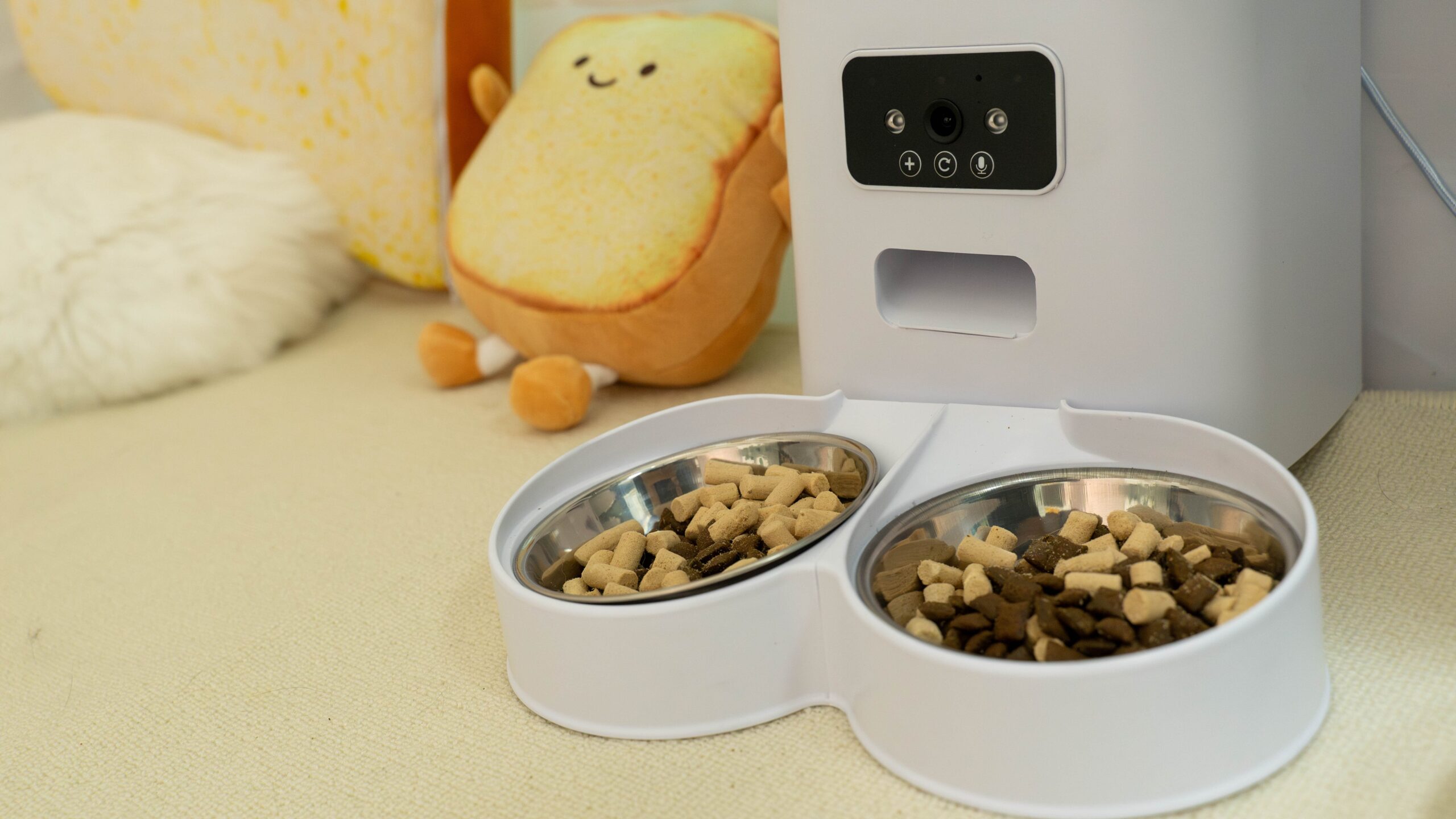 Double stainless steel feeding bowl