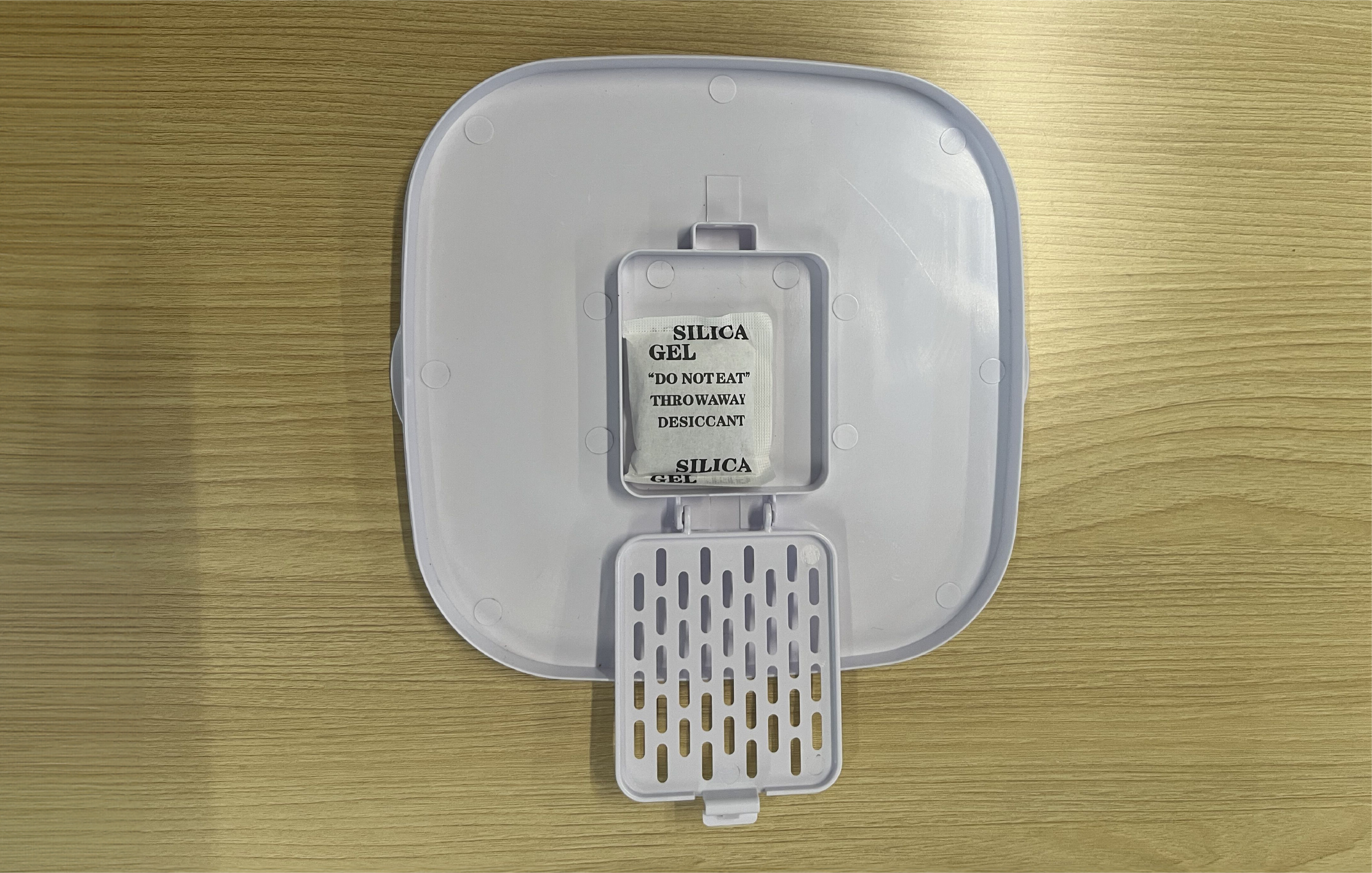 anti-moisture design of smart pet feeder