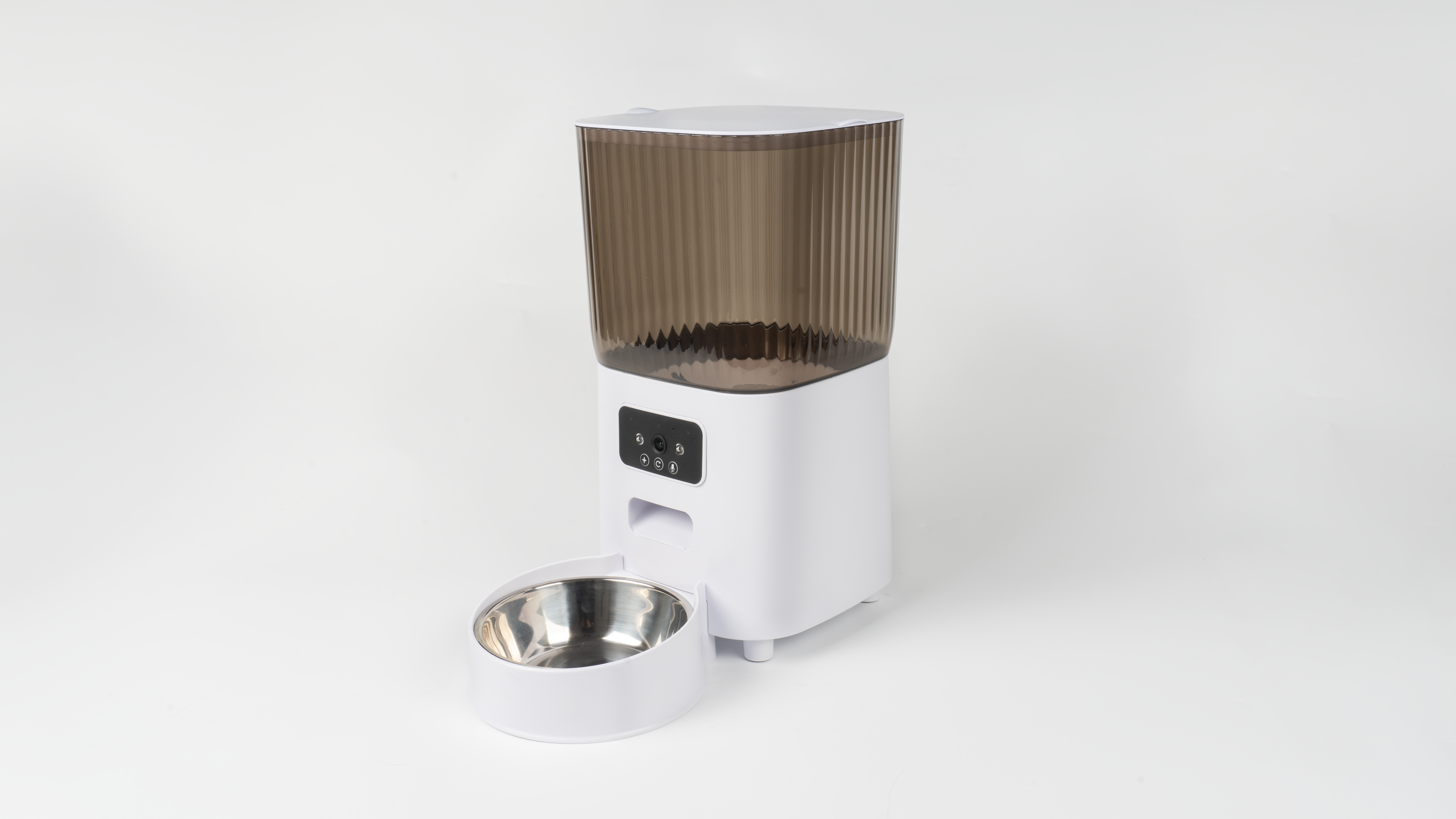 Beardpet's 5L automatic pet feeder with a camera