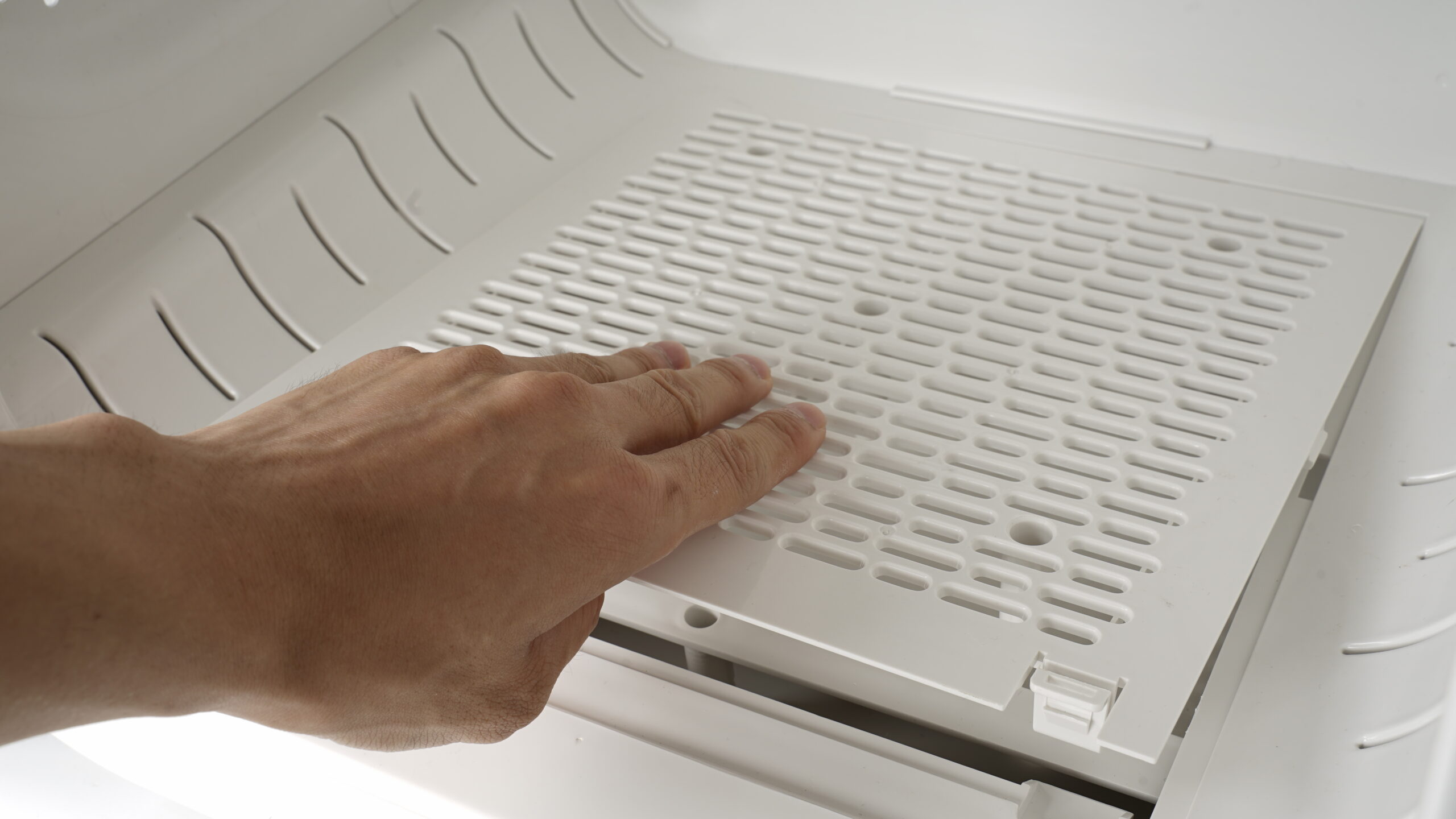 Easy cleaning pet dryer box